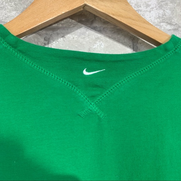 NIKE WOMEN'S WORKOUT TANK APPLE GREEN VNECK EMBROIDERED LOGO SIZE MEDIUM - Picture 4 of 7